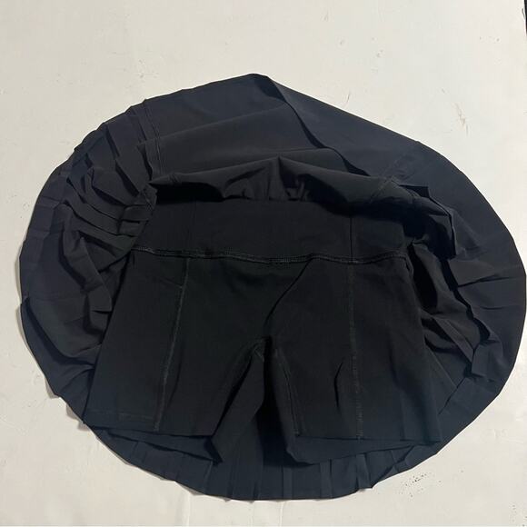 SPANX: THE GET MOVING PLEATED SKORT, 14" - VERY BLACK - Picture 9 of 15